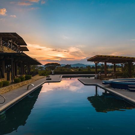 Hotel El Cielo En La Tierra Alcalá エクステリア 写真