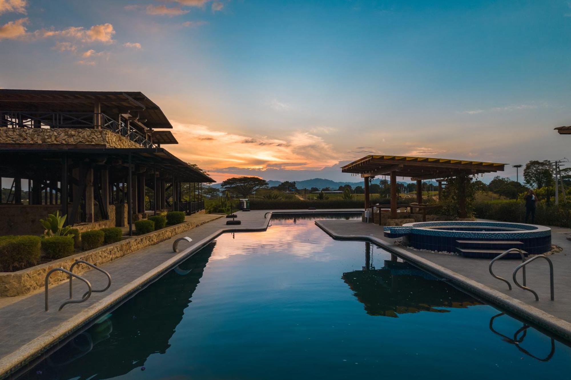 Hotel El Cielo En La Tierra Alcalá エクステリア 写真